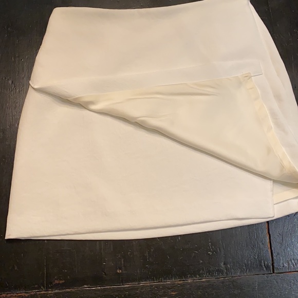 Babaton White Skirt | size 8 - Picture 2 of 9